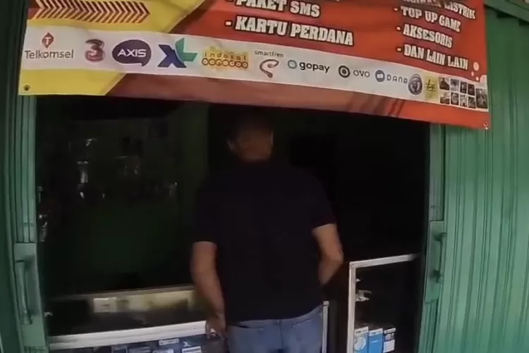 Polsek Cileungsi membongkar penjualan obat terlarang modus konter HP di Klapanunggal, Kabupaten Bogor. (Polsek Cileungsi)