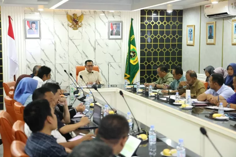 Rapat tindak lanjut Inpres di Ruang Rapat Wabup Bogor, Cibinong, Selasa, 15 April 2025. (Diskominfo)