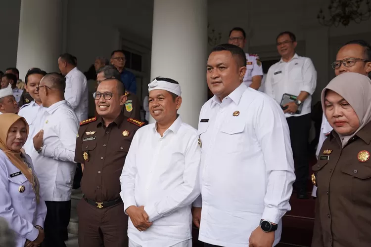 Bupati Bogor Rudy Susmanto saat menghadiri Coaching Clinic Manajemen ASN di lingkungan Kabupaten Kota se-Jabar di Gedung Pakuan, Bandung, Selasa, 15 April 2025. (Diskominfo)