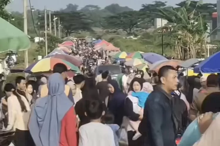 Kecelakaan di Pasar kaget Komplek VGR atau Villa gading raya, Desa Pamegarsari, Kecamatan Parung, Kabupaten Bogor. (Tangkapan layar)