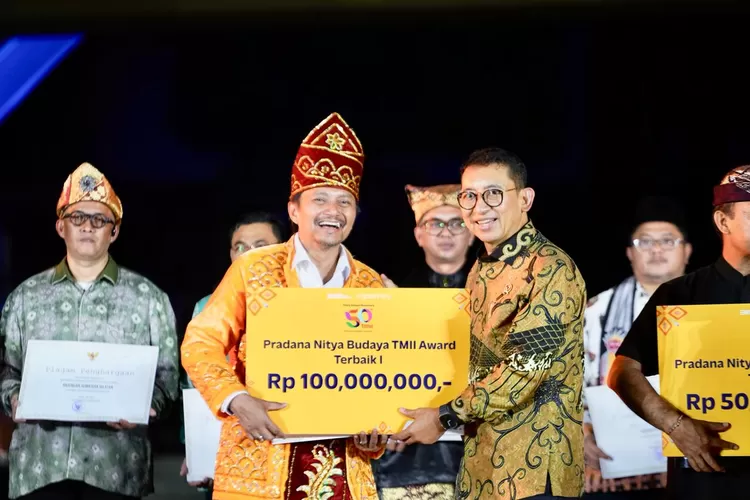 Kementerian Kebudayaan berikan Anugerah Pradana Nitya Budaya untuk anjungan daerah memperingati 50 tahun TMII