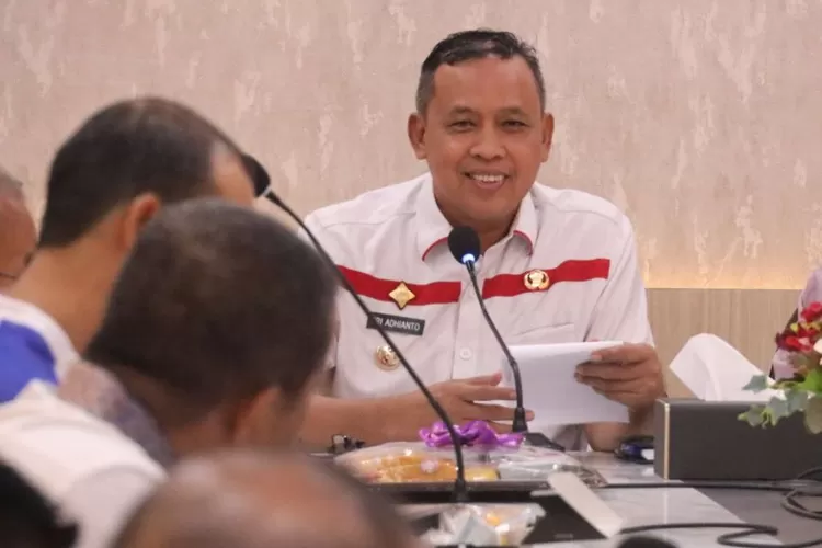 Untuk mengungkap misteri bau gas misterius, Wali Kota Bekasi Tri Adhianto menurunkan tim gabungan dan kerahkan tim medis 24 jam (Pemkot Bekasi)