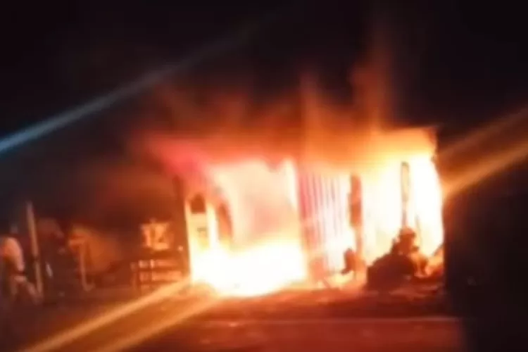 Gegara kebakaran hebat di Jampangtengah Sukabumi, pasutri dilarikan ke Rumah Sakit karena alami luka bakar parah (IST)