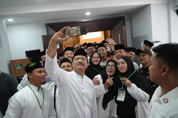 Mensos RI yang juga Sekjen PB NU Gus Ipul saat mendatangi lokasi PMKNU ke 1 PC NU Kabupaten Bogor. (NU )