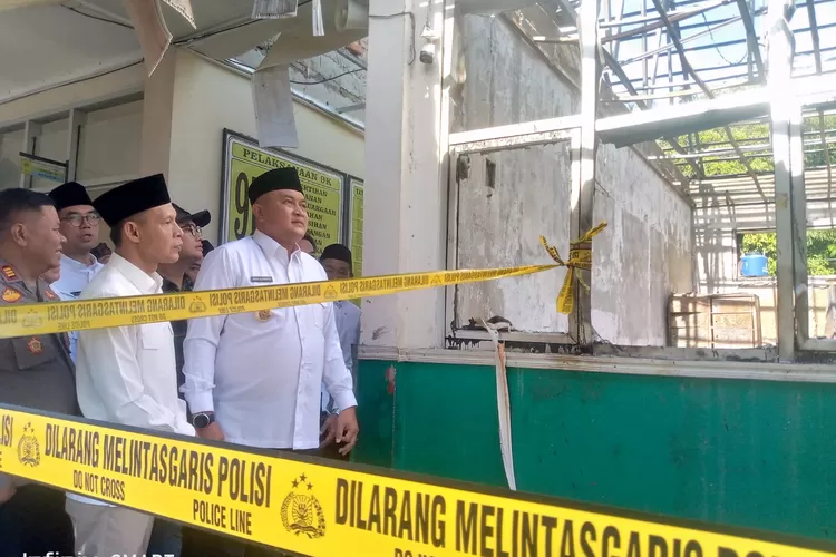 Bupati dan Wakil Bupati Bogor Rudy Susmanto - Jaro Ade saat menijau SDN Kalongsawah 01, Kecamatan Jasinga, Kabupaten Bogor, Rabu, 23 April 2025. (Ade)