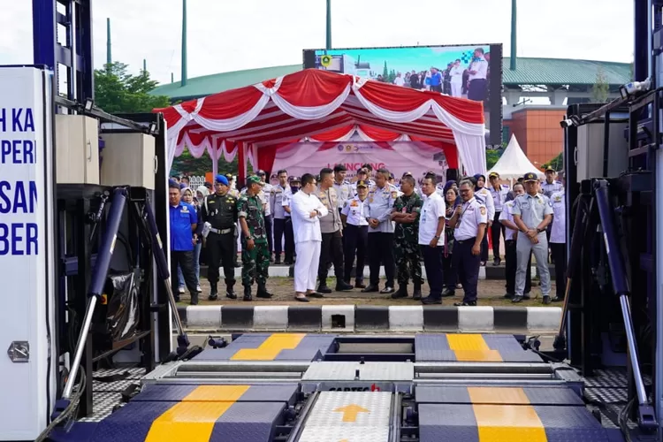 Peluncuran alat uji emisi kendaraan keliling di area Stadion Pakansari, Cibinong, Kabupaten Bogor, Selasa, 22 April 2025. (Diskominfo)