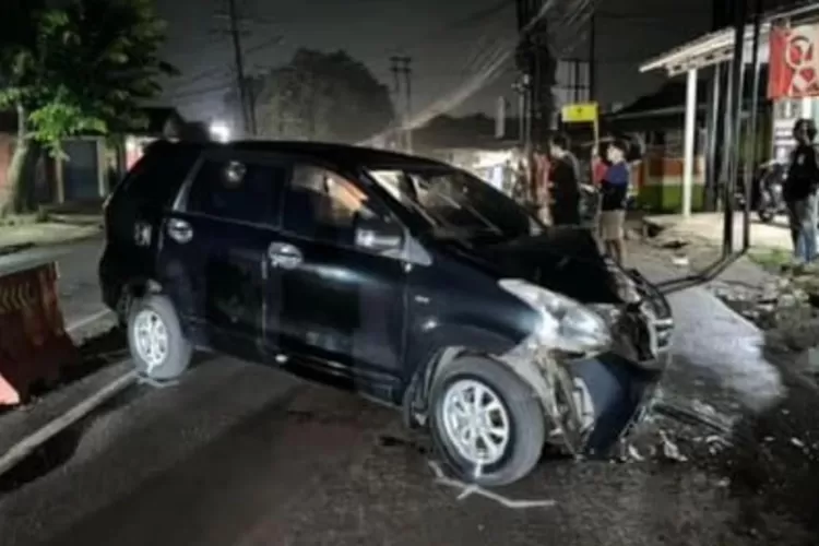 kecelakaan tunggal di Jalan Raya Cileungsi - Jonggol, Desa Gandoang, Kecamatan Cileungsi, Kabupaten Bogor. (Polres Bogor)