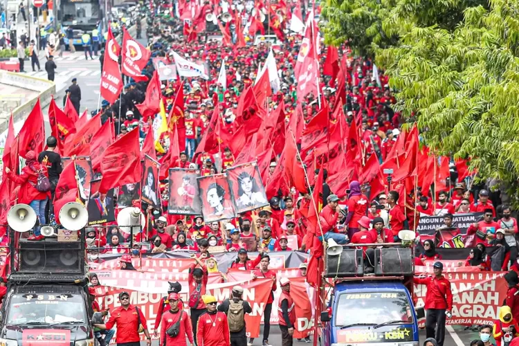 Ilustrasi Hari Buruh Internasional atau May Day pada Rabu, 1 Mei 2025.  (MIFTAHUL HAYAT/JAWA POS)