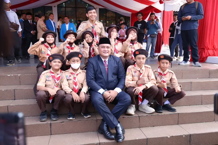 Bupati Bogor Rudy Susmanto saat peringatan Hardiknas di Lapangan Tegar Beriman, Cibinong, Jumat, 2 Mei 2025. (Diskominfo)