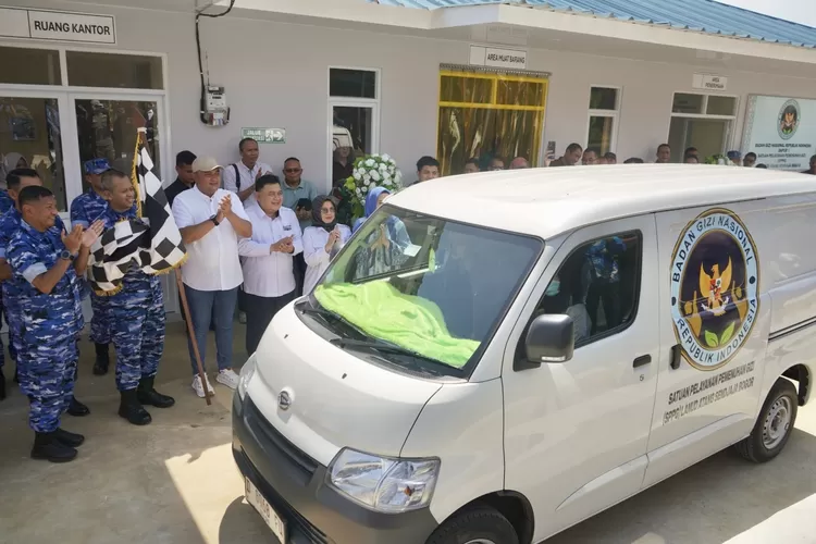 Bupati Bogor Rudy Susmanto meresmikan SPPG Lanud ATS dan uji coba pelayanan makan bergizi gratis di&nbsp;Blok C Lanud ATS, Kecamatan Kemang, Kabupaten Bogor, Sabtu, 3 Mei 2025. (Arifin - Metropolitan)