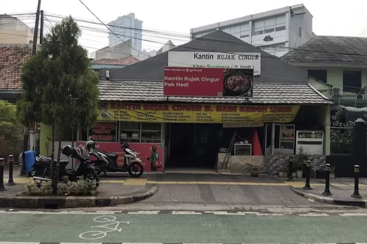 Salah satu tempat makan rawon terkenal di Jakarta untuk pilihan wisata kuliner saat Akhir Pekan yaitu Kantin Rujak Cingur Pak Hadi. (Google Maps)