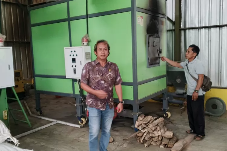 Anggota DPRD Kabupaten Sukabumi, Dadang Hermawan mendatangi Poktan Cikaramat. 