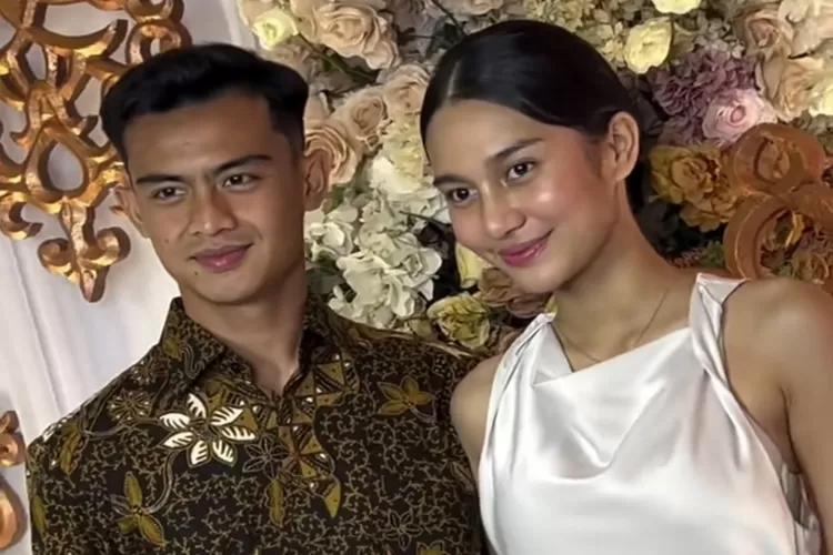 Potret Pratama Arhan dan Azizah Salsha menghadiri pernikahan sahabatnya, zize mendapat sorotan dari netizen karena dikira oplas. (Tiktok : blue.sky1353)