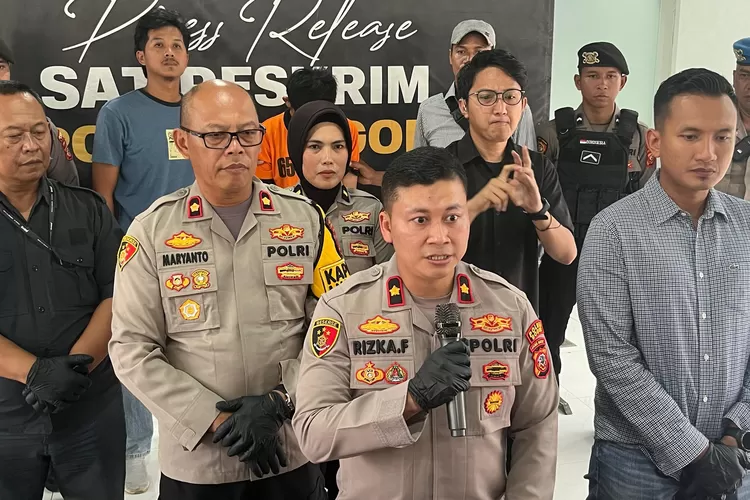 Konferensi pers pengungkapan kasus pembunuhan driver ojol di Leuwiliang, Kabupaten Bogor di Polres Bogor, Rabu, 7 Mei 2025. (Riza)