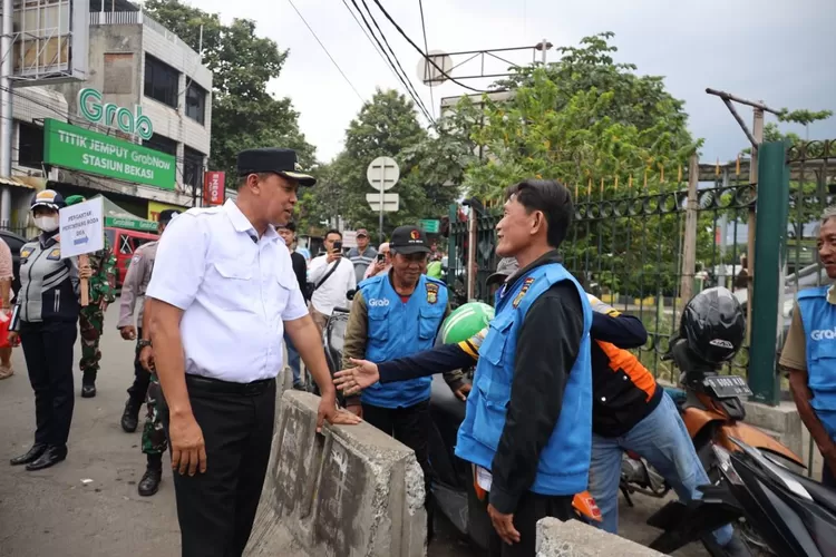 Usai mendengar keluhan kemacaten, Wali Kota Bekasi tegaskan penjagaan ketat di Stasiun Bekasi hingga pukul 21.00 WIB