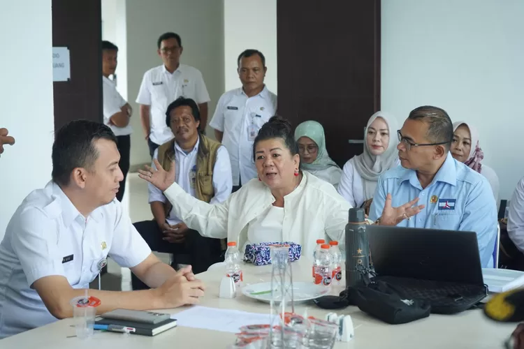 Anggota Komisi III DPRD Kota Bogor Atty Somaddikarya ingatkan Dinas PUPR soal potensi praktik mark up harga pembebasan lahan. (DPRD Kota Bogor)