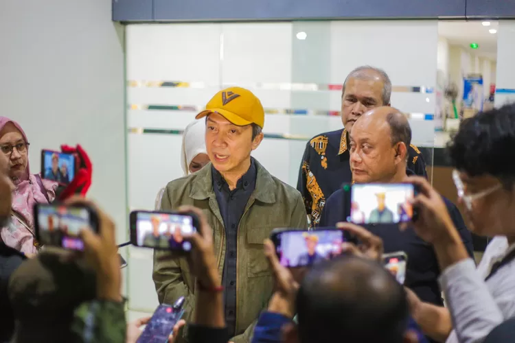 Wali Kota Bogor, Dedie A Rachim memberikan keterangan terkait kasus dugaan keracunan makanan MBG di Kota Bogor.  (Humas Pemkot Bogor)