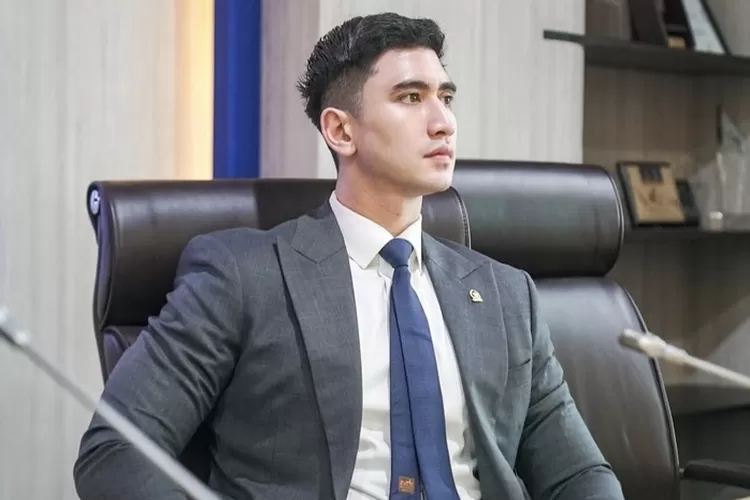 Kritikan Verrell Bramasta terkait program pendisiplinan siswa bermasalah di barak militer oleh Dedi Mulyadi mendapat tanggapan dari Bupati Karawang. (Instagram : bramastavrl)