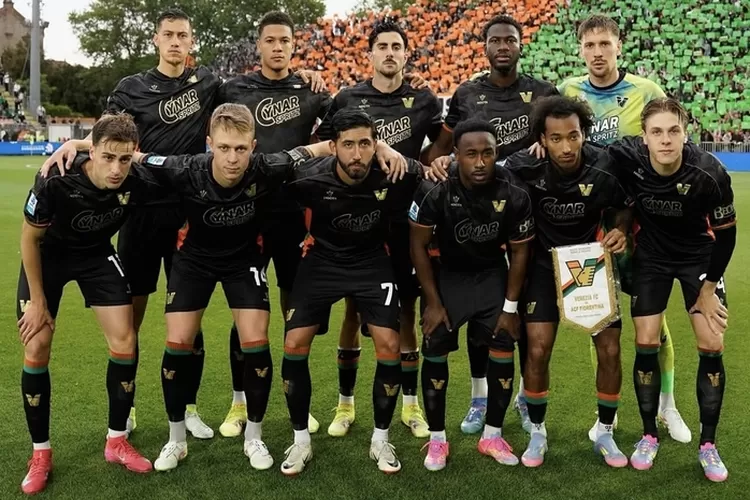 Jay Idzes punya misi berat untuk membawa Venezia bertahan di Serie A musim depan, dua laga terakhir musim 2024-2025 jadi penentu. (Instagram : veneziafc)