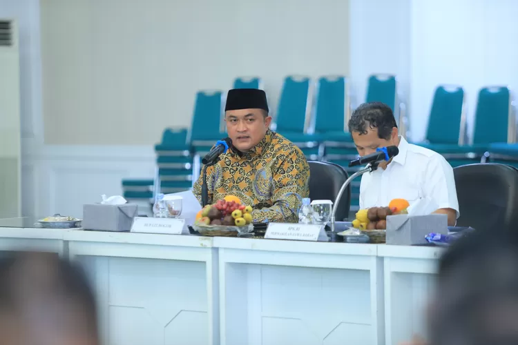 Bupati Bogor Rudy Susmanto usai menghadiri Ekspose Hasil Pemeriksaan BPK Tahun Anggaran 2024 di Gedung Serbaguna I Setda Kabupaten Bogor, Cibinong, Senin, 12 Mei 2025. (Diskominfo)