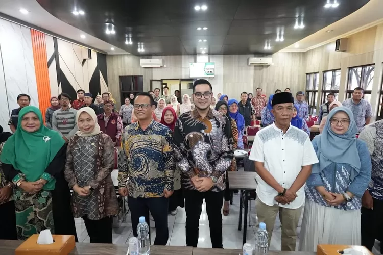 Wali Kota Sukabumi Bobby Maulana saat sosialisasi Aksi Konvergensi Pencegahan dan Percepatan Penurunan Stunting Tahun 2025 di Ruang Pertemuan Bappeda Sukabumi, Kamis, 15 Mei 2025. (UM)