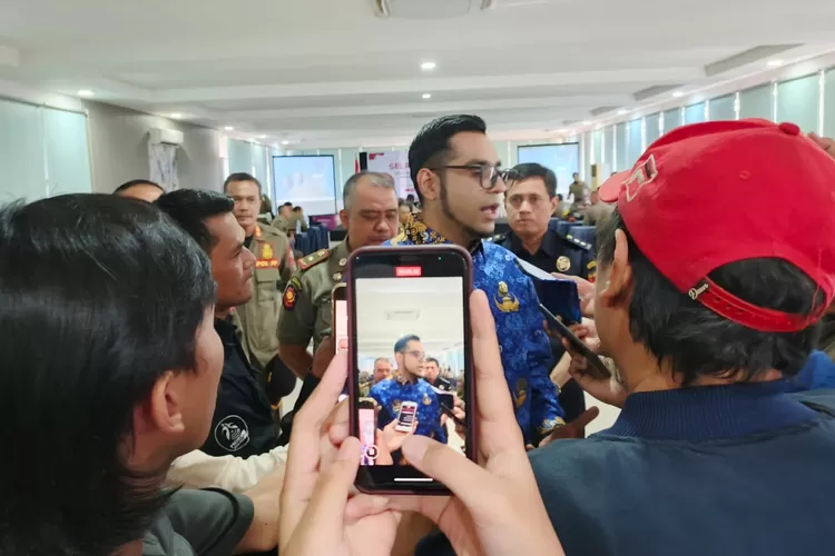 Wakil Wali Kota Sukabumi, Bobby Maulana usai membuka pelatihan pemberantasan rokok ilegal yang digelar Dinas Satpol PP dan Damkar, Selasa, 20 Mei 2025. (UM)