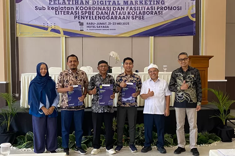 Diskominfo Kabupaten Bogor dan&nbsp;Program Studi Komunikasi Digital dan Media Sekolah Vokasi IPB University menggelar pelatihan&nbsp;digital&nbsp;marketing di&nbsp;Hotel Sayaga selama tiga hari sejak Rabu hingga Jumat, 23 Mei 2025. (Diskominfo)