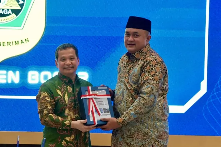 Bupati Bogor Rudy Susmanto saat menerima opini WTP di kantor BPK RI perwakilan Jabar di Bandung, Senin, 26 Mei 2025. (Ist)