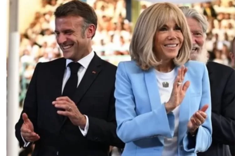 Profil istri Presiden Prancis, Brigitte Macron usai viral toyor suaminya (Instagram)