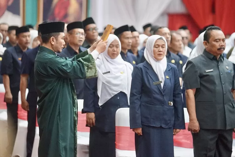 Ilustrasi pelantikan kepala sekolah tingkat SD dan SMP se-Kabupaten Bogor di Gedung Tegar Beriman, Cibinong, Kabupaten Bogor, Rabu, 28 Mei 2025. (Arifin - Metropolitan)
