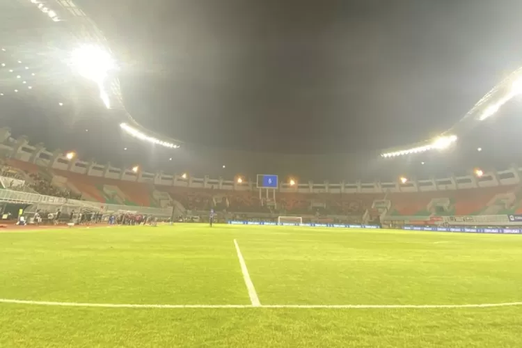 Ilustrasi pertandingn sepak bola. (Arifin - Metropolitan)