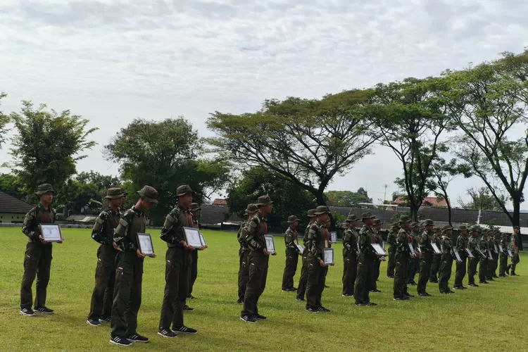 Pelajar di Kabupaten Purwakarta saat mengikuti program Pendidikan Berkarakter di Resimen Armed 1/Sthira Yudha. (Foto: Istimewa.)