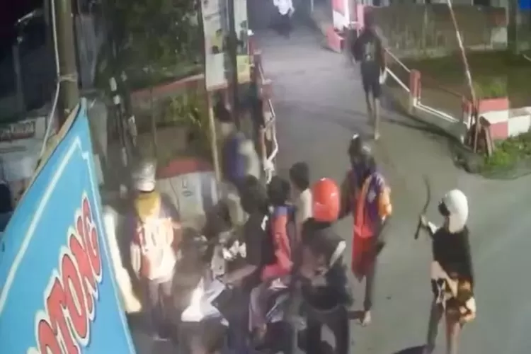 Penyerangan di Kampung Cibuluh, Kelurahan Kedungbadak, Kecamatan Tanahsareal, Kota Bogor, Sabtu, 31 Mei 2025. (Tangkapan layar)