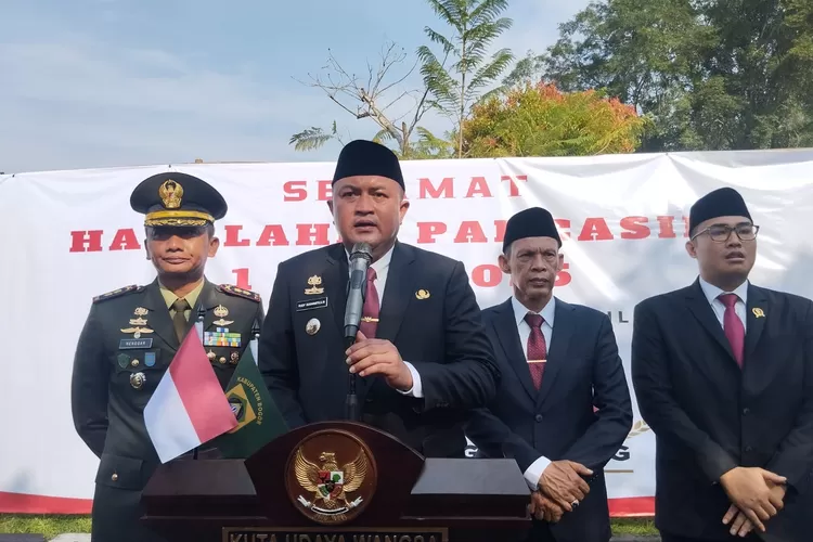 Bupati Bogor Rudy Susmanto dan jajaran usai upacara peringatan&nbsp;Hari Lahir Pancasila di Taman Makam Pahlawan Pondokrajeg, Kecamatan Cibinong, Kabupaten Bogor, Senin, 2 Juni 2025. (Riza)