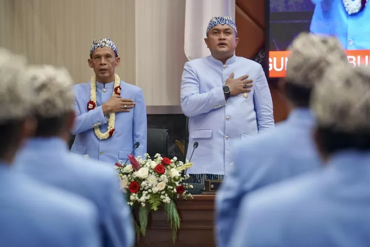 Bupati dan Wakil Bupati Bogor Rudy Susmanto - Jaro Ade saat Rapat Paripurna Istimewa memperingati Hari Jadi Bogor atau HJB ke-543 di Ruang Rapat Paripurna DPRD Kabupaten Bogor, Selasa, 3 Juni 2025. (Arifin - Metropolitan)