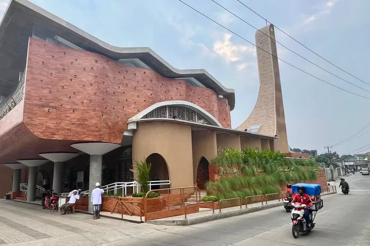 Masjid Attaqwa di Kelurahan Cirimekar, Kecamatan Cibinong, Kabupaten Bogor. (Fahriza)