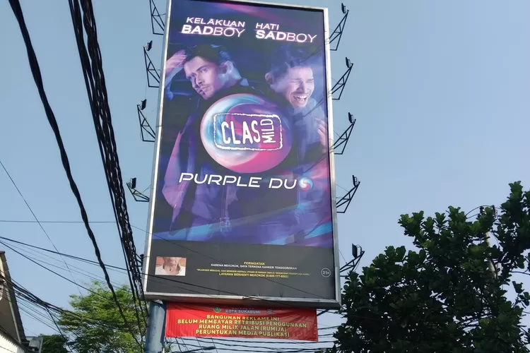 Spanduk di Kota Sukabumi yang belum membayar retribusi Rumija dipasangi spanduk pemberitahuan. (Ist)