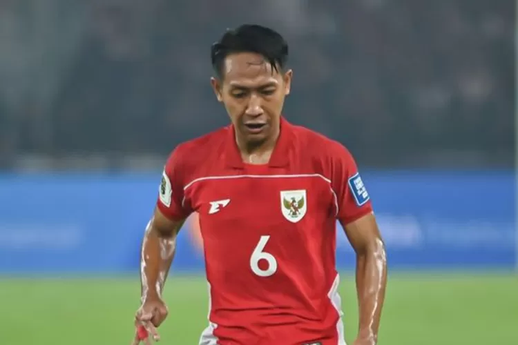 Bintang muda asal Persib Bandung Beckham Putra menjalani debut dengan Timnas Indonesia saat lawan China di Kualifikasi Piala Dunia 2026 (Kompas)