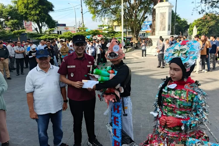 Wakil Wali Kota Sukabumi Bobby Maulana saat peringatan Hari Lingkungan Hidup Sedunia di Gedung Juang 45, Selasa, 10 Juni 2025 (UM)