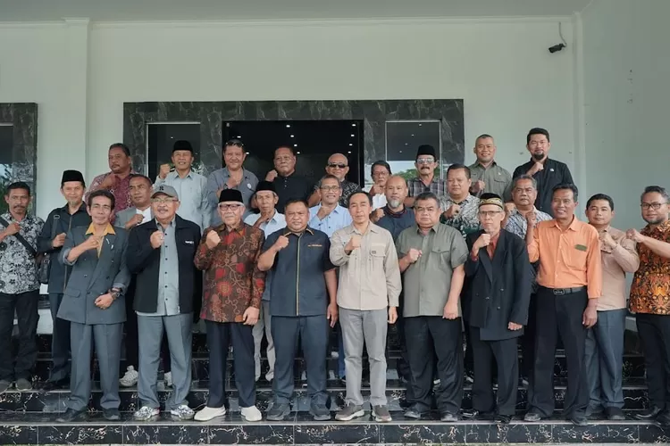 DPRD Kabupaten Sukabumi saat menerima audiensi perwakilan DOB Kabupaten Sukabumi Utara di ruang Bamus DPRD, Selasa, 10 Juni 2025. (UM)