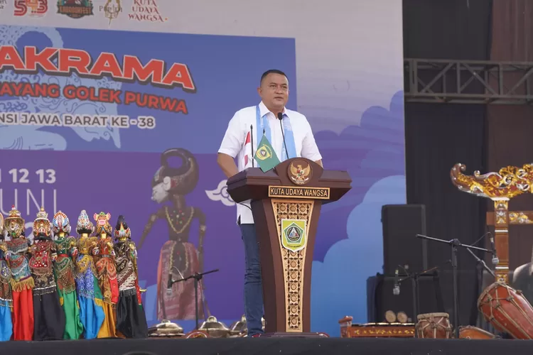 Bupati Bogor Rudy Susmanto saat&nbsp;membuka Kabogorfest 2025 di area Stadion Pakansari, Cibinong, Kabupaten Bogor, Rabu, 11 Juni 2025. (Diskominfo)