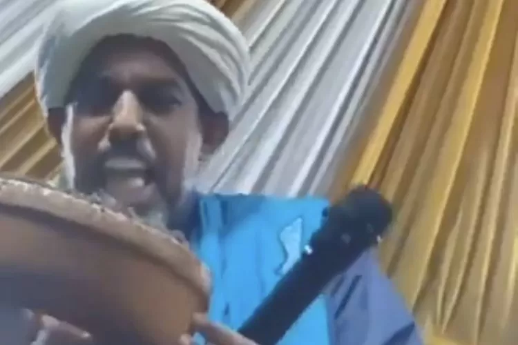 Viral Seorang Habib Lelang Kue Bolu Bekas Gigitan Miliknya.