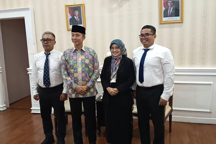 Wali Kota Bogor, Dedie A Rachim foto bersama 3 calon kandidat Sekda Kota Bogor.  (Reza Metropolitan)