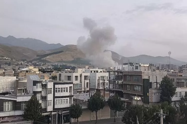 Potret yang dirilis oleh saluran Telegram resmi Korps Garda Revolusi (IRGC) Iran, Sepah News, pada tanggal 13 Juni 2025 dilaporkan menunjukkan asap mengepul dari lokasi yang menjadi sasaran serangan Israel di ibu kota Iran, Teheran, pada dini hari. (AFP/-)