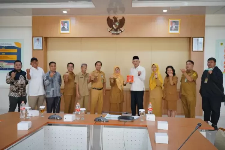 Jajaran RSUD R Moh Noh Nur Leuwiliang saat menerima kunjungan kerja Anggota Komisi IX DPR RI Achmad Ru&rsquo;yat, Senin, 16 Juni 2025. (Ist)