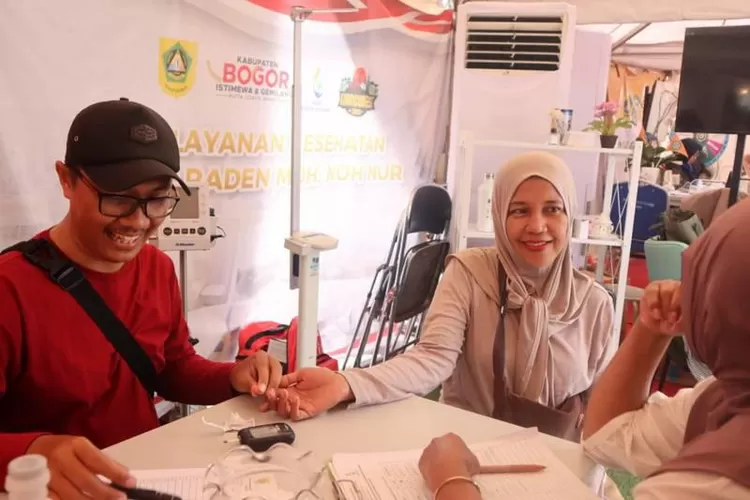 Layanan kesehatan gratis RSUD R Moh Noh Nur Leuwiliang di Kabogorfest 2025. (RSUD)
