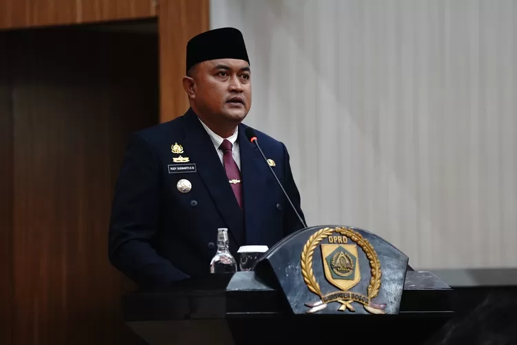 Bupati Bogor Rudy Susmanto saat rapat paripurna di DPRD Kabupaten Bogor, Kamis, 19 Juni 2025. (Diskominfo)