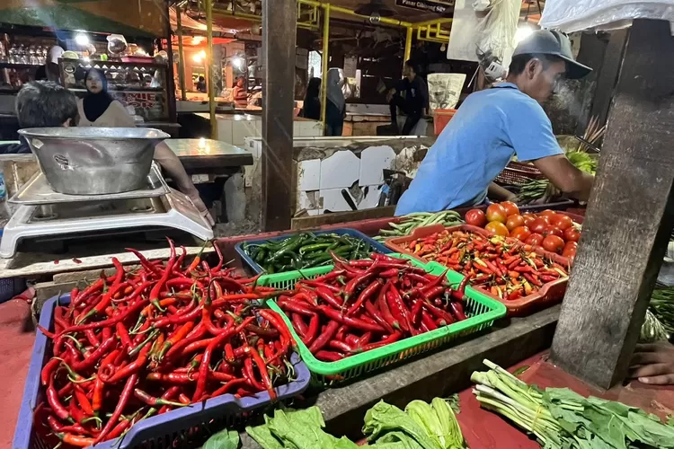 Harga cabai dan bawang di Pasar Cibinong, Kabupaten Bogor sempat alami lonjakan harga. (Fahriza)
