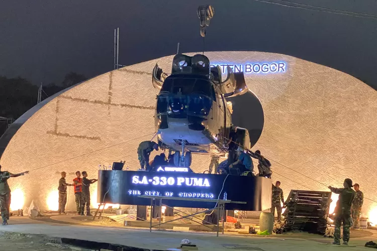 Pmbangunan Tugu Helikopter di Simpang Sentul, Cibinong, Kabupaten Bogor. (Ist)