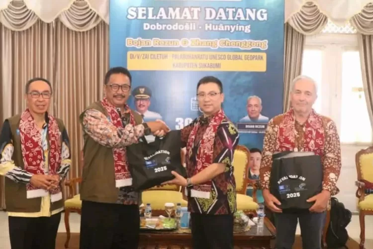 Pemkab Sukabumi saat menerima tim evaluator UNESCO untuk Geopark Ciletuh&nbsp;di Pendopo Sukabumi, Kabupaten Sukabumi, Senin, 30 Juni 2025. (UM)